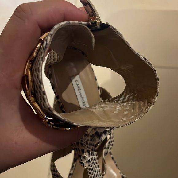 Diane von Furstenberg Snakeskin Chain Heels -size 9 - great used condition- 🤩 - Picture 14 of 14